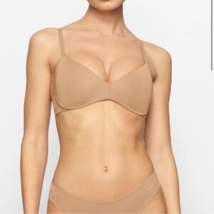 NWT SKIMS Wireless Form Push-Up Plunge Bra BR-WRL-1891Clay Size 32D